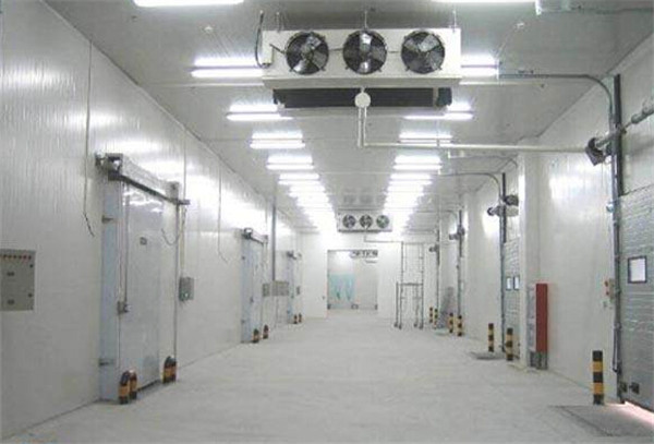 大型冷庫安裝冷庫板后如何處理污漬?