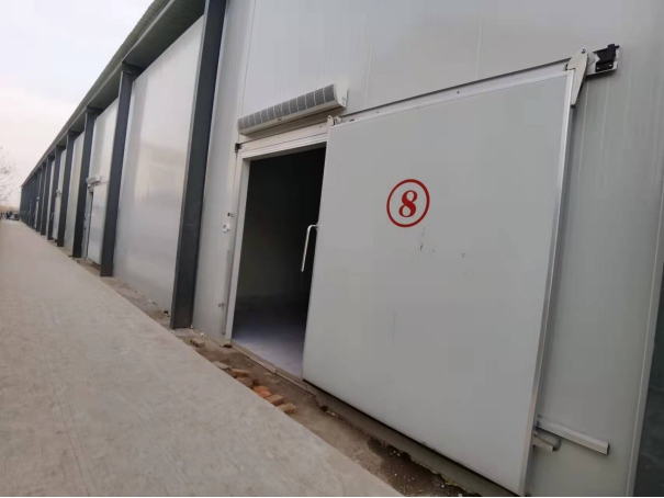 冷庫門怎么選擇？平移門和手拉單開門哪個(gè)更好？